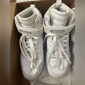 BASKETBALL-INSPIRED SHOES FOR ALL-DAY COMFORT AND STYLE